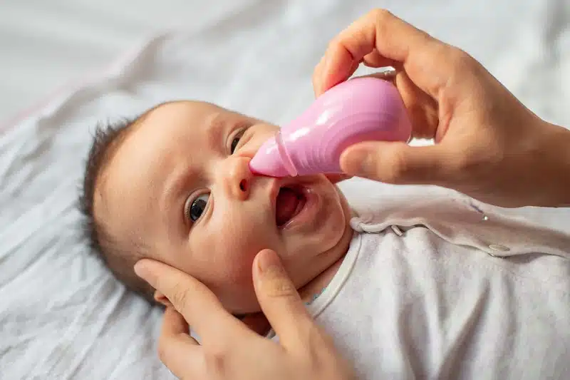 DRP chez les bébés : comprendre le développement du réflexe de préhension